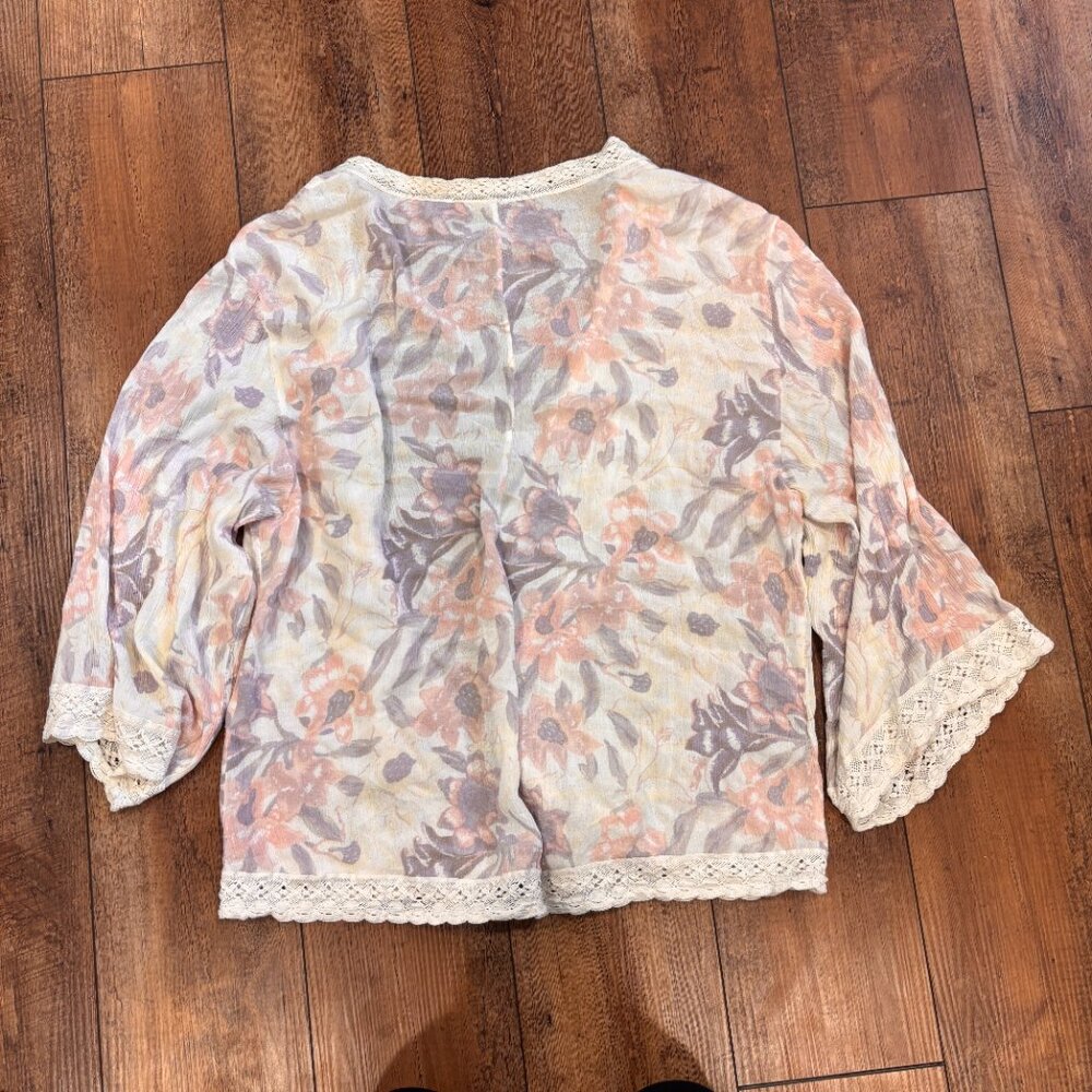 Free People Kimono Sz M Floral Pastel Lace Trim Duster Open Coverup Boho - Picture 5 of 7